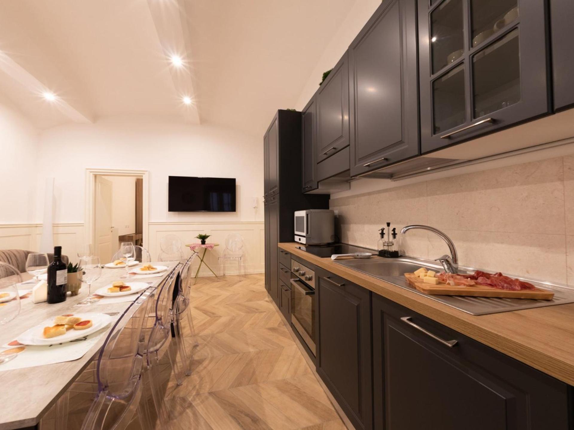 The Best Rent - Elegant Five-Bedrooms Apartment Near Colosseo Rom Exterior foto
